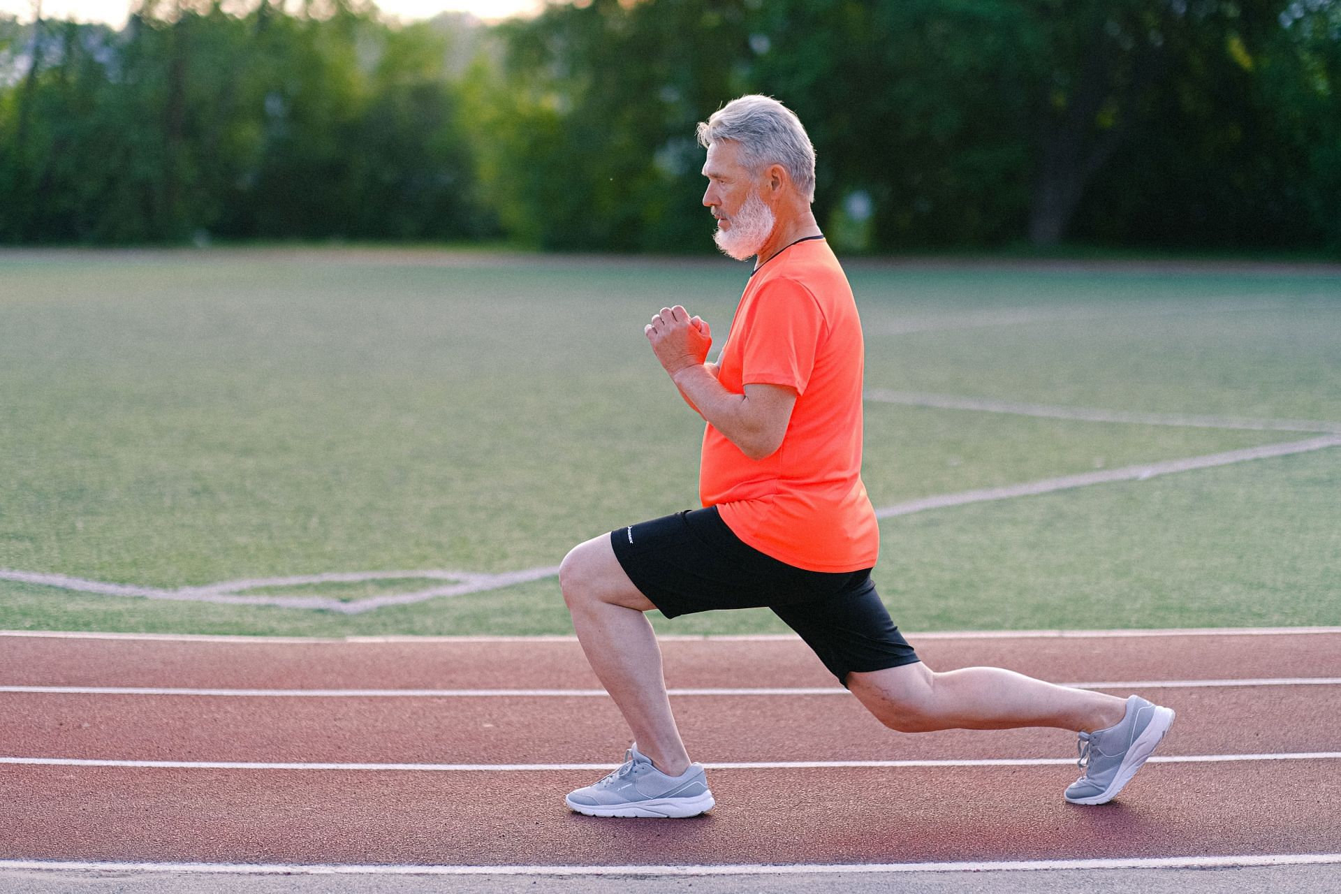Lunges are one of the best leg workouts for men. (Image via Pexels/Anna Shvets)